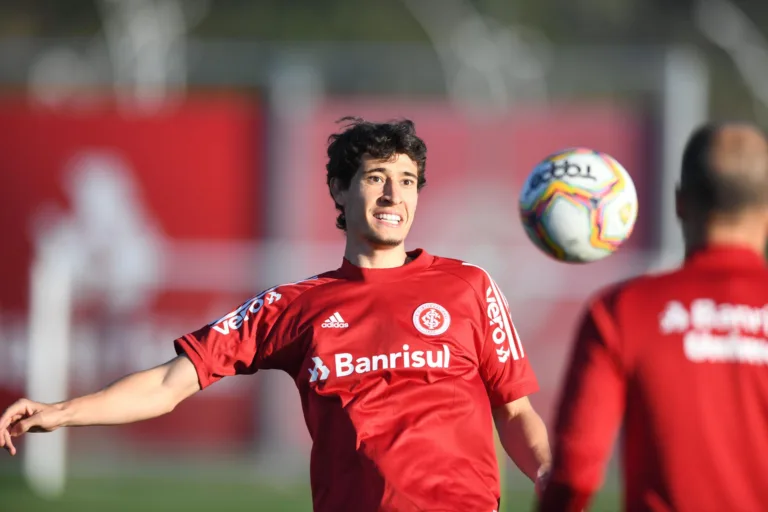 Dourado em treino no Inter (Foto: Ricardo Duarte/SCI)