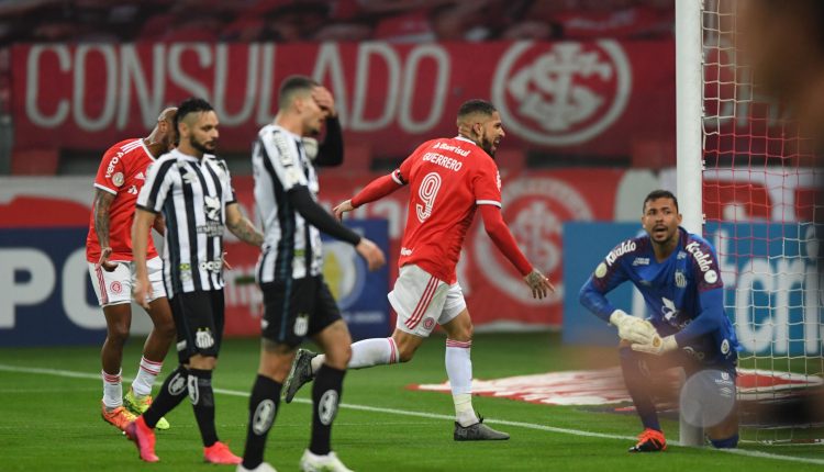 Guerrero comemora gol no Beira-Rio (Foto: Ricardo Duarte /SCI)