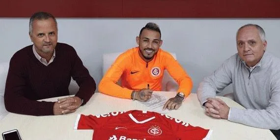 Natanael sendo anunciado no Inter