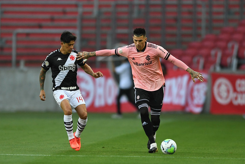 Cuesta em ação contra o Vasco