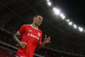 Musto em ação no Inter (Foto: Ricardo Duarte/SCI)