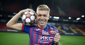 Bruno Fuchs com a camisa do CSKA (Divulgação)