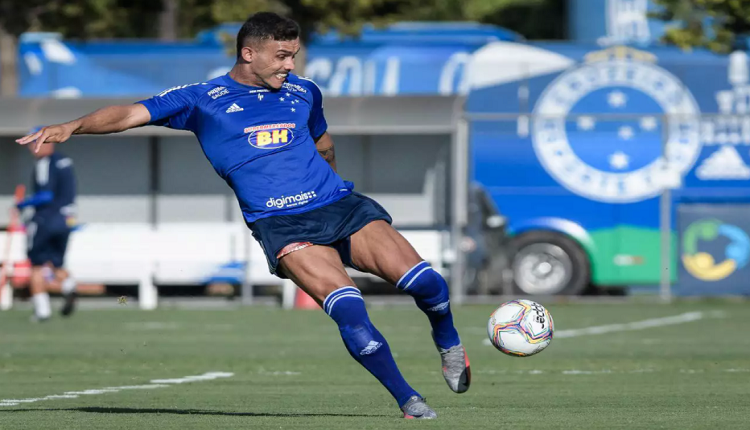 Pottker em treino no Cruzeiro (Foto: Gustavo Aleixo/Cruzeiro)