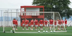Grupo de jogadores no treino ( Foto: Ricardo Duarte / Inter / Divulgação)