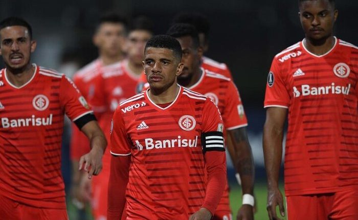 Taison com o Inter no Paraguai (Foto: Ricardo Duarte/SCI)
