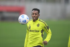 Moisés em treino no Inter