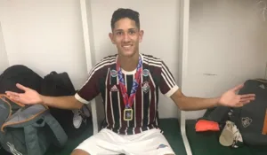 Praxedes com a camisa do Fluminense (Reprodução)