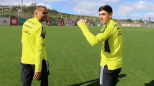 Mercado (Esq) e Saravia em treino no Inter (Foto: Ricardo Duarte/SCI)