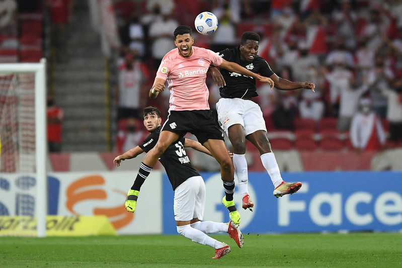 Kaique Rocha em ação pelo Inter (Foto: Ricardo Duarte/SCI)