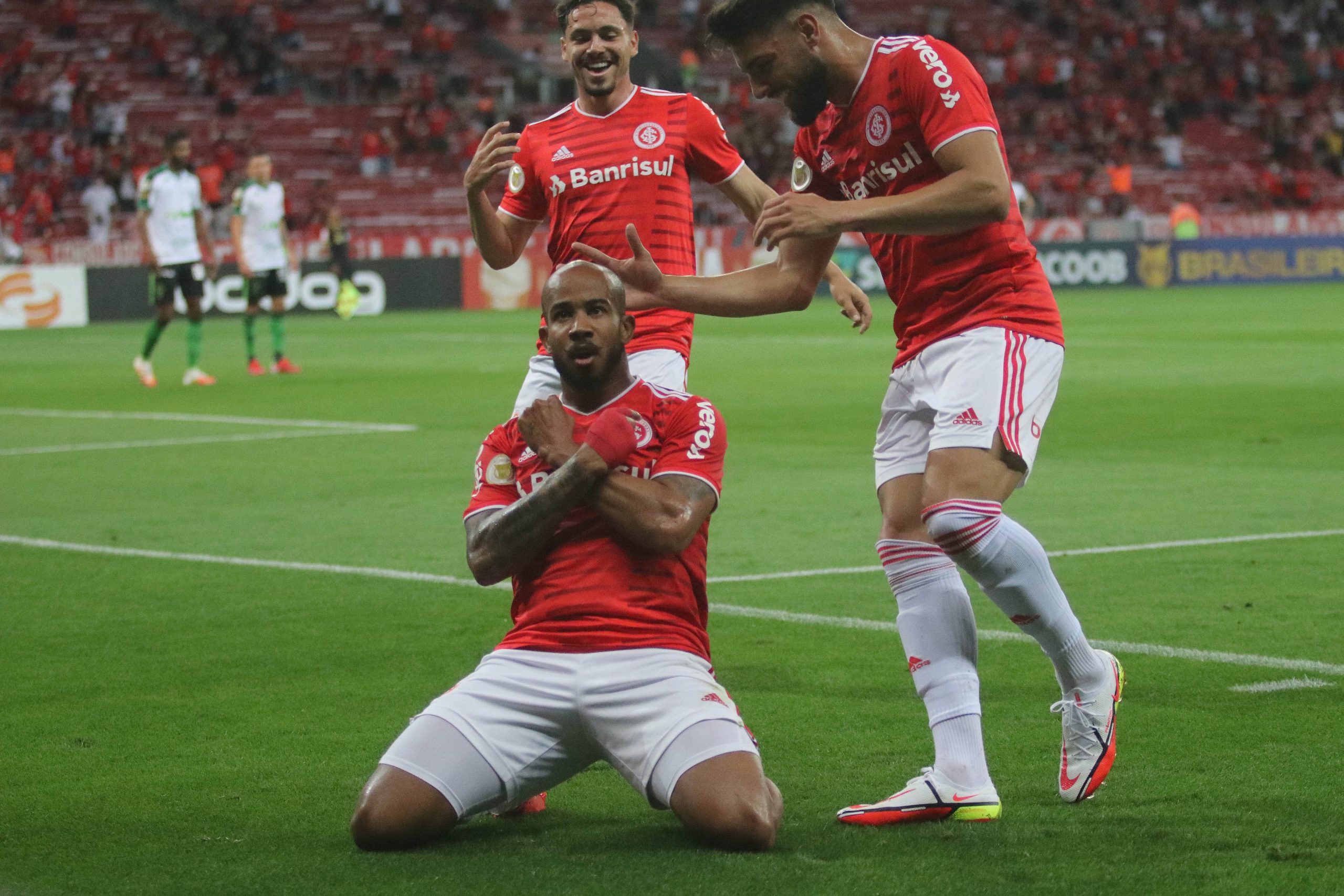 Patrick comemora gol pelo Inter (Foto: Ricardo Duarte/SCI)