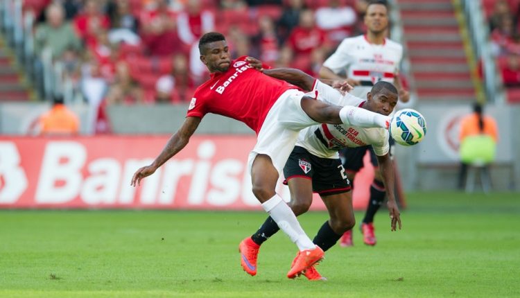 Geferson em ação pelo Inter (Foto: Alexandre Lops/Inter)