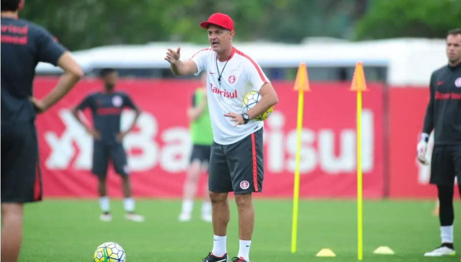 Lisca em treino no Inter (Foto: Ricardo Duarte / Internacional)