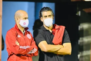 Ramírez e Bracks, ex-diretor executivo do Inter. (Foto: Ricardo Duarte/SC Internacional)