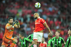 Rodrigo Moledo em ação pelo Inter (Foto: Ricardo Duarte/SCI)