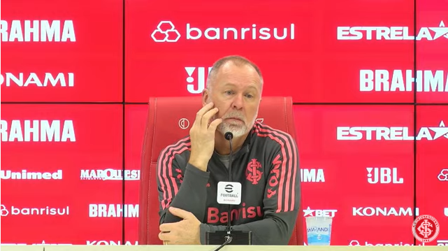 Mano em coletiva (Reprodução)