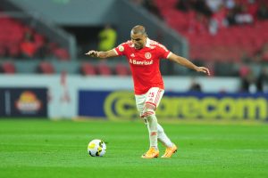 Gabriel Mercado em ação pelo Inter (Foto: Ricardo Duarte/SCI)