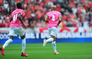 Moledo e Vitão em ação pelo Inter (Foto: Ricardo Duarte/SCI)