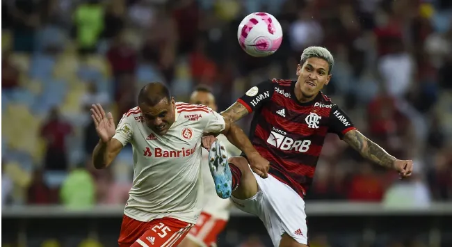 Mercado em ação pelo Inter (Foto: Marcelo Cortes/ Flamengo)