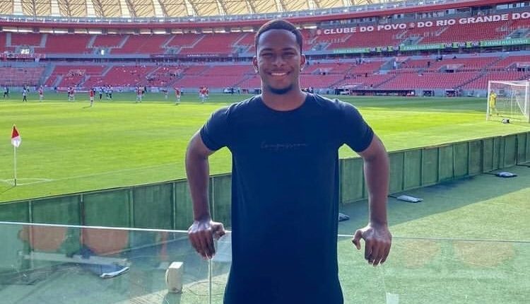 Lucas Ryan em sua chegada ao Inter (Reprodução)