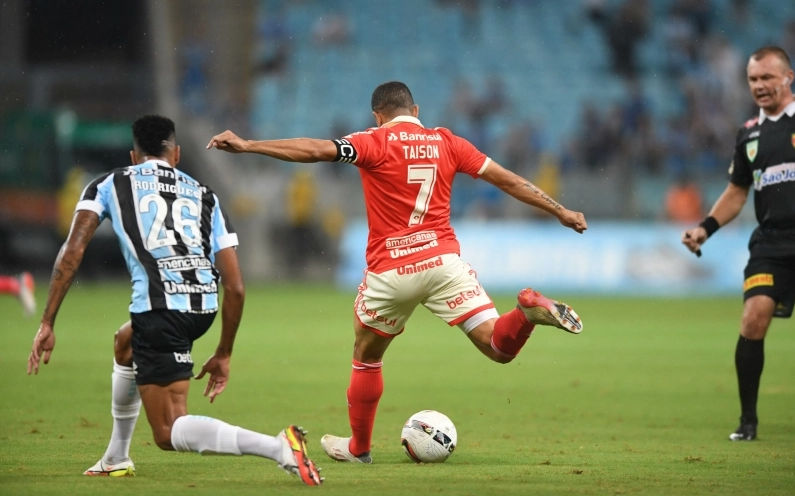 Taison em ação pelo Inter (Foto: Ricardo Duarte/SCI)