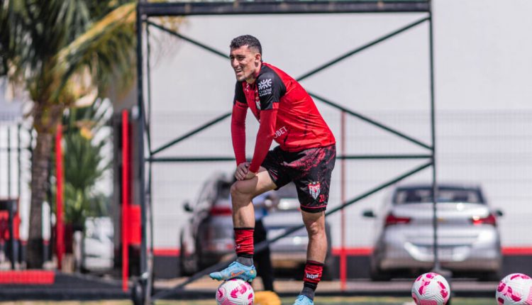 Gabriel Baralhas no Atlético-GO em 2022 (Foto: Alan Deyvid/ACG)