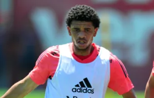 Taison em treino no Inter (Foto: Ricardo Duarte/SCI)