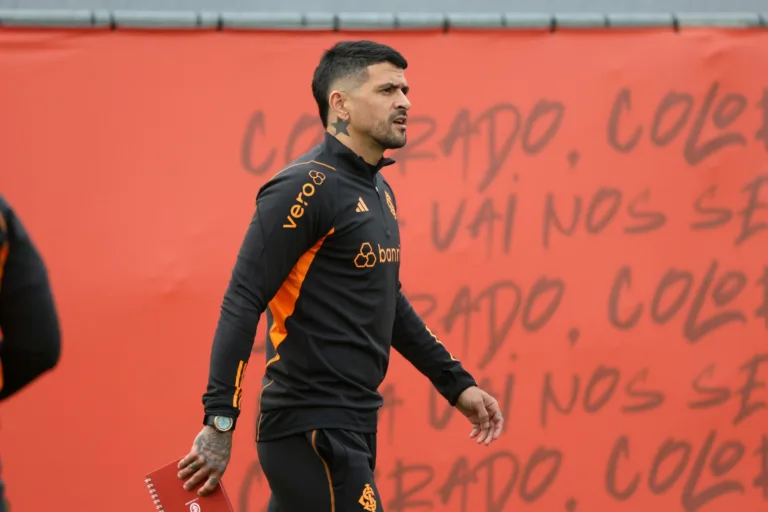 Lucho González em treino no Inter (Foto: Ricardo Duarte/SCI)