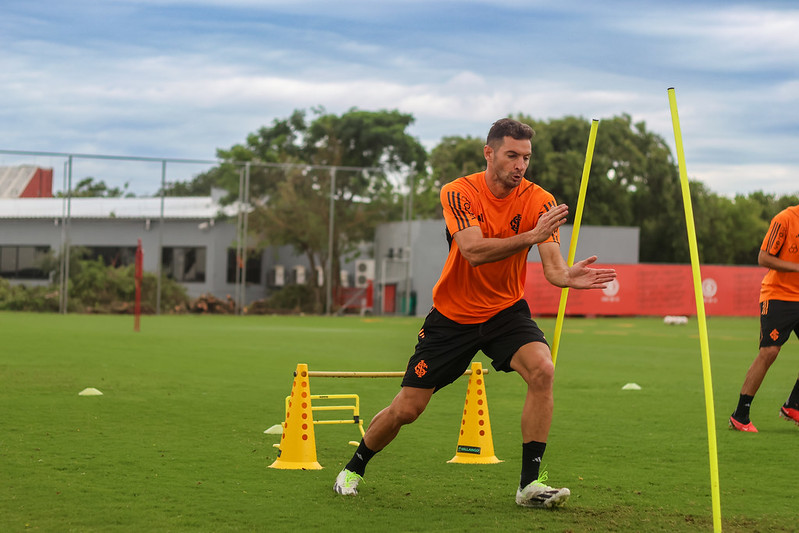 Lucas Alario em treino no Inter (Foto: Ricardo Duarte/SCI)