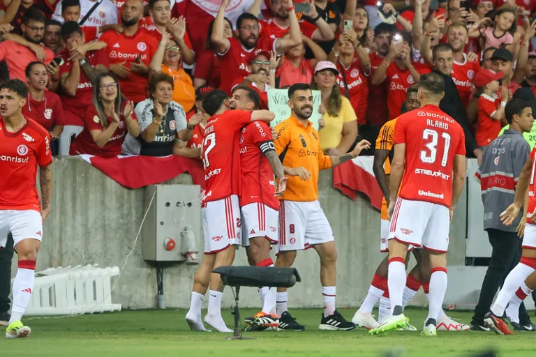 Alario Jogadores do Inter comemora gol (Foto: Ricardo Duarte/SCI)