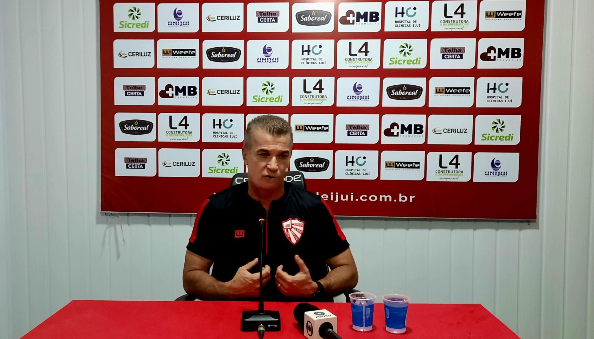 Alessandro Telles é técnico do São Luiz (Foto: Alex Frantz)