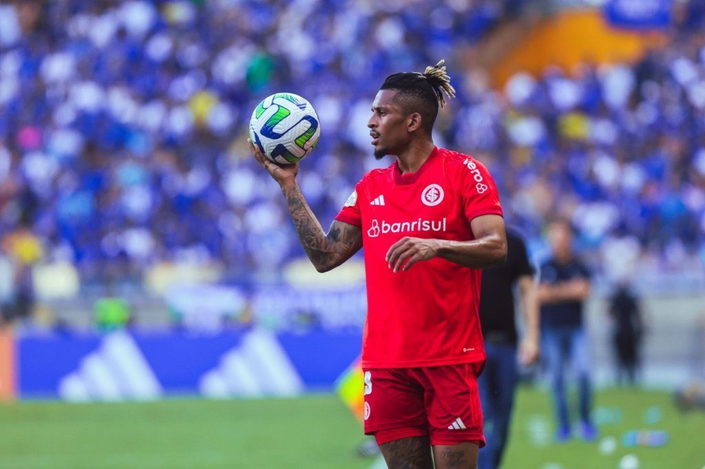 Dalbert em ação pelo Inter (Foto: Ricardo Duarte/SCI)