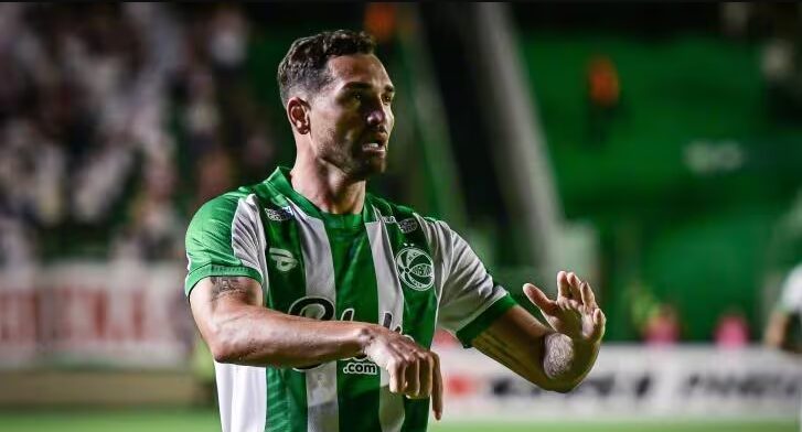 Gilberto em ação contra o Inter (Fernando Alves/ECJ )