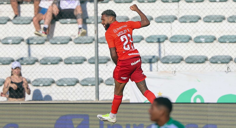 Wesley comemora gol pelo Inter (Foto: Ricardo Duarte/SCI)