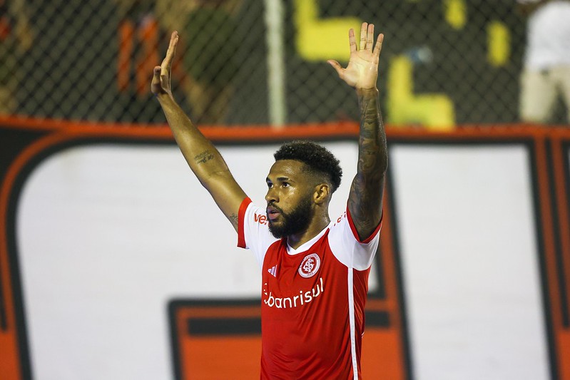 Wesley comemora gol pelo Inter (Foto: Ricardo Duarte/SCI)