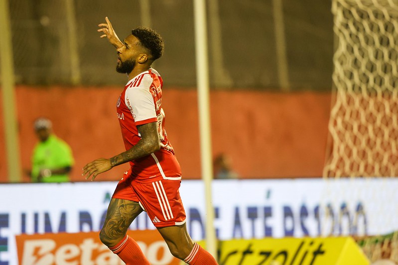 Wesley comemora gol pelo Inter (Foto: Ricardo Duarte/SCI)