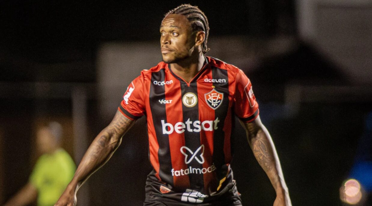 Luiz Adriano no Vitória (Foto: Victor Ferreira / EC Vitória)