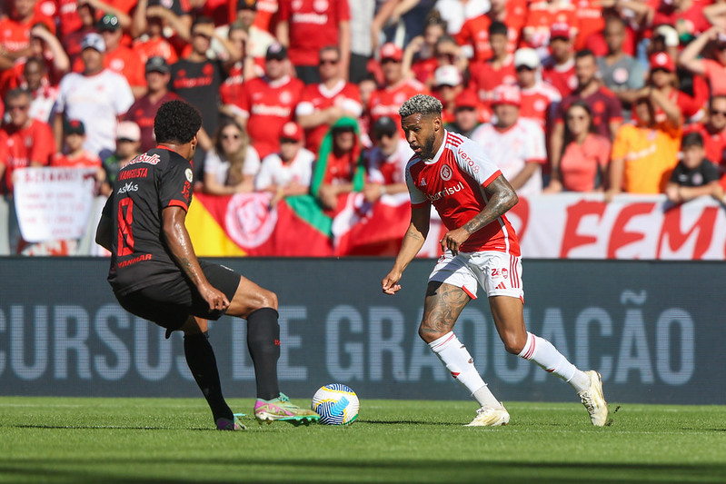 Wesley em ação pelo Inter contra o Bragantino (Foto: Ricardo Duarte/SCI)