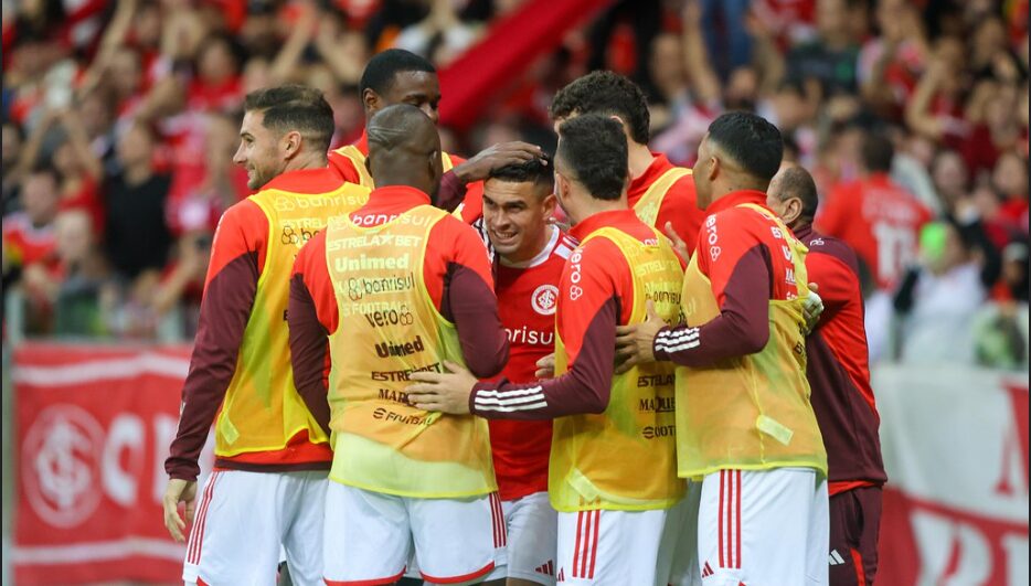 Jogadores comemoram gol do Inter (Foto: Ricardo Duarte/SCI)