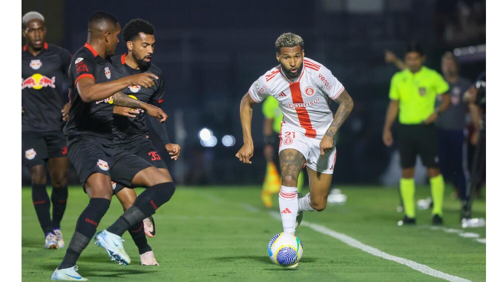 Wesley em ação pelo Inter contra o Bragantino (Foto: Ricardo Duarte/SCI)