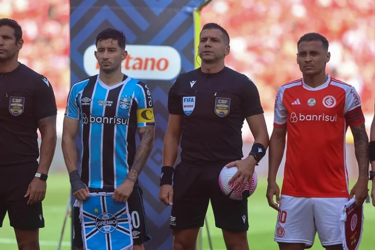 Gauchão Alan Patrick e Villasanti no Gre-Nal com Bruno Arleu de Araújo (Foto: Ricardo Duarte/SCI)