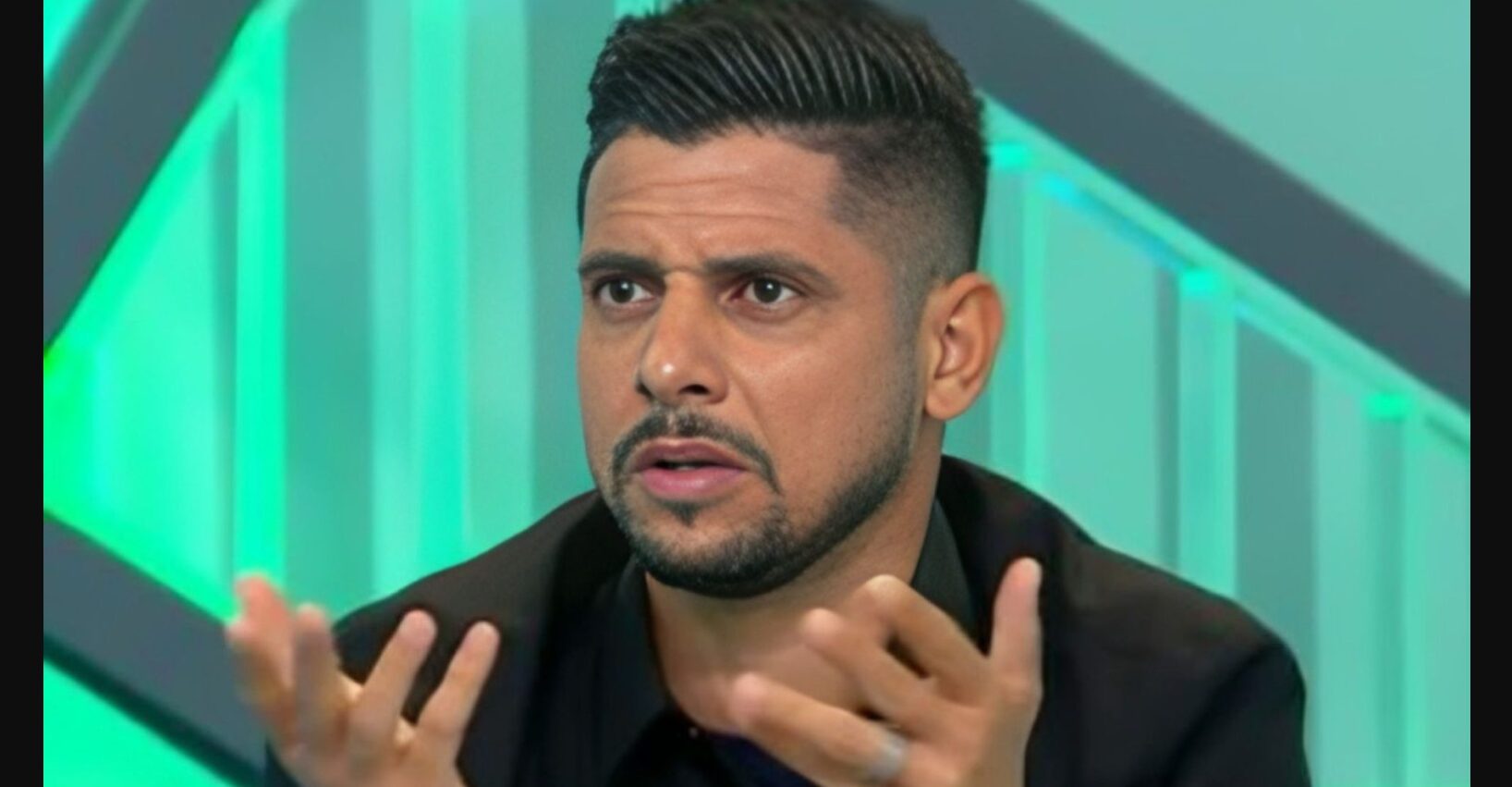 Cicinho no SBT (Reprodução)
