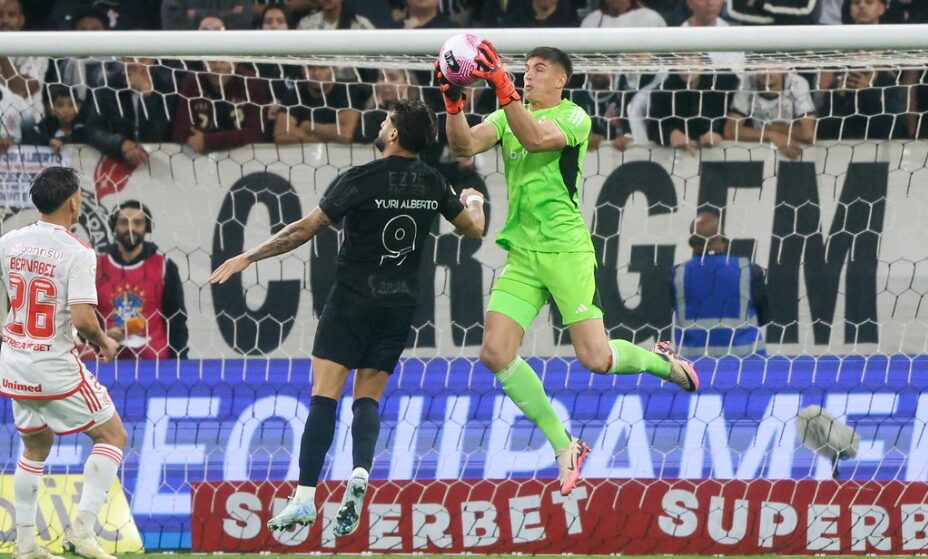 Sergio Rochet no Inter contra o Corinthians (Foto: Ricardo Duarte/SCI)