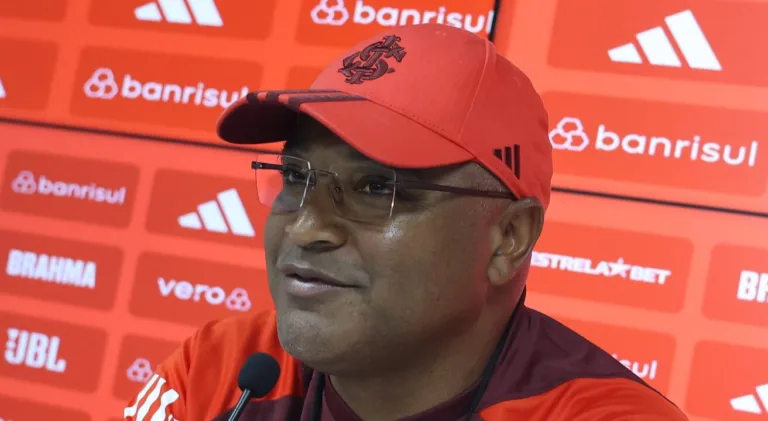 Carbonero Bernabei Roger Machado em treino no Inter (Foto: Ricardo Duarte/Internacional) Gre-Nal Inter Bahia Inter reforço