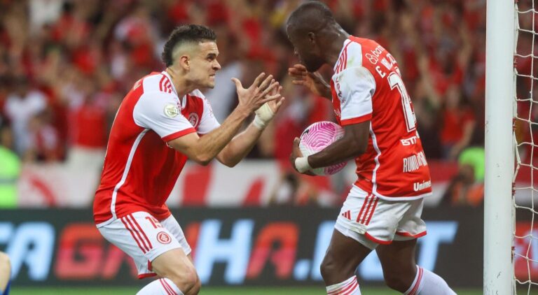 Enner Valencia e Rafael Borré (Foto: Ricardo Duarte/SCI) O Inter disputa vaga no G4 com Flamengo. (Foto: Ricardo Duarte/SCI)