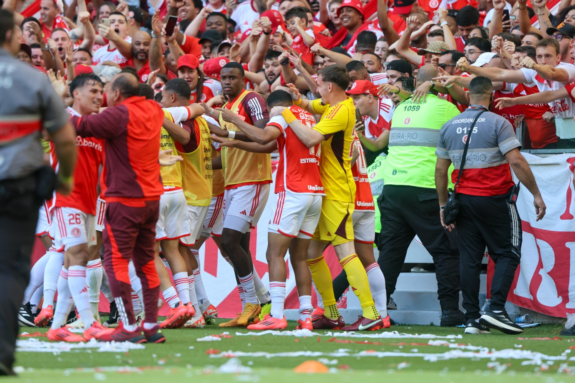 Jogadores comemoram gol do Inter (Foto: Ricardo Duarte/SCI)