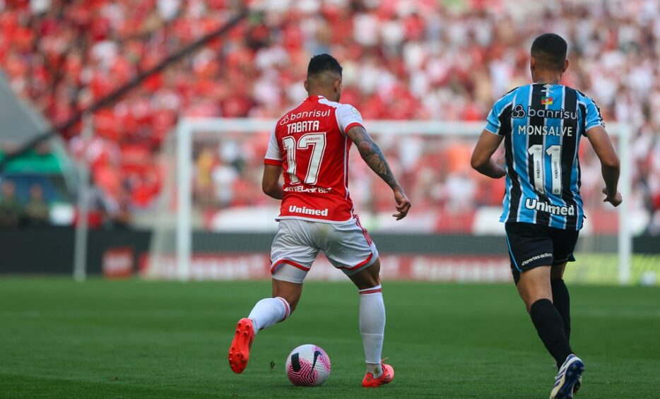 Tabata no Inter no Gre-Nal (Foto: Rafaela Frison)