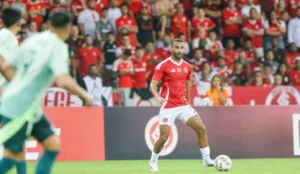 Patrocínio Thiago Maia em ação pelo Inter contra o México (Foto: Ricardo Duarte/SCI) Flamengo