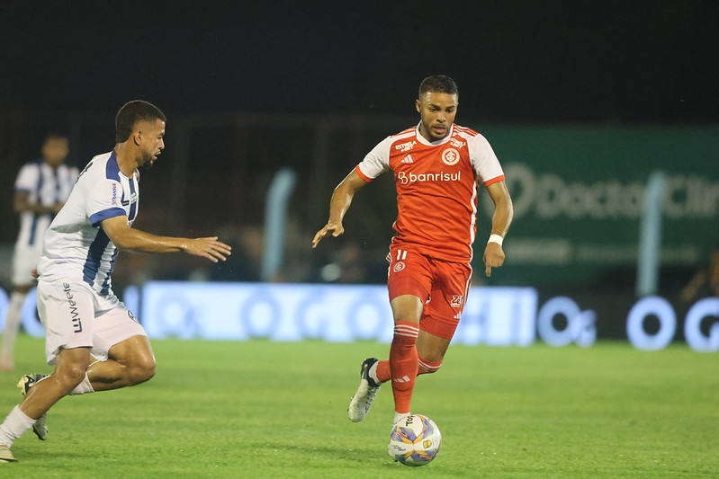 Wanderson em ação pelo Inter contra o São José (Foto: Ricardo Duarte/SCI)