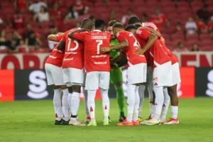 Grupo de jogadores do Inter (Foto: Ricardo Duarte/SCI) Gre-Nal Gauchão Libertadores time titular do Inter atacante Vitinho Agustín Rogel Lucca Matheus Dias Vitinho jogador empréstimo Inter Diego Rosa Ramon