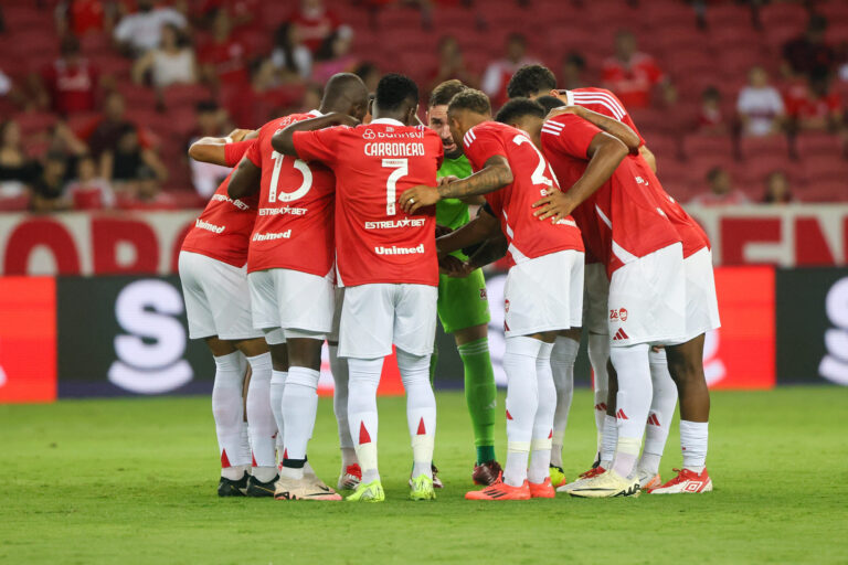 Grupo de jogadores do Inter (Foto: Ricardo Duarte/SCI) Gre-Nal Gauchão Libertadores time titular do Inter atacante Vitinho Agustín Rogel Lucca Matheus Dias Vitinho jogador empréstimo Inter Diego Rosa Ramon
